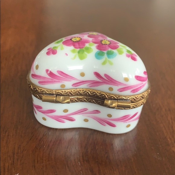 * SOLD * Heart shaped Limoges Box - Picture 5 of 8